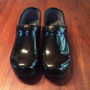 Dansko Pro XP Women's Patent Leather Clogs Size 41